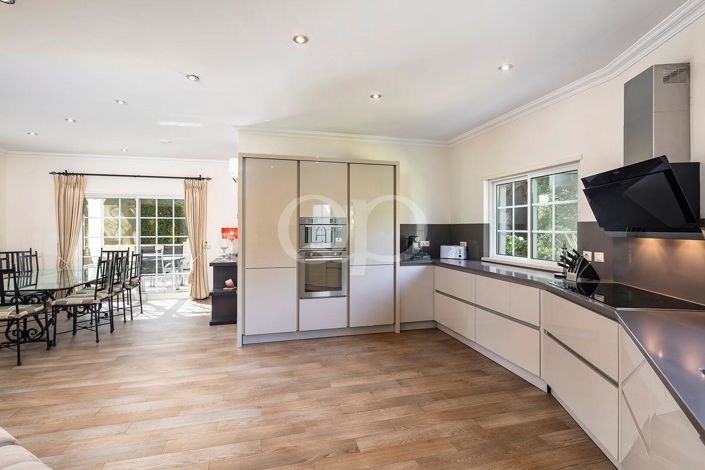 Image No.6-5 Bed House for sale