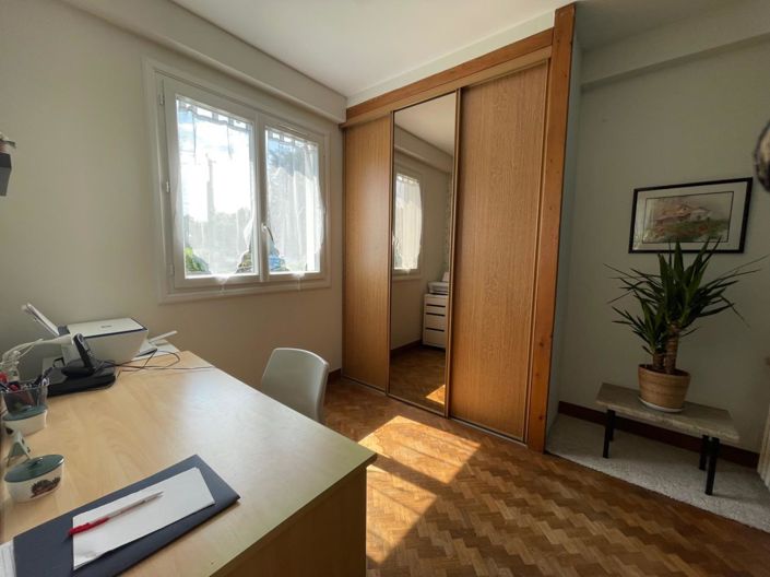 Image No.5-5 Bed House for sale