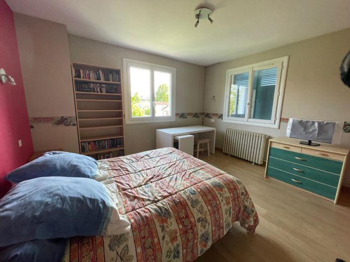 Image No.8-5 Bed House for sale