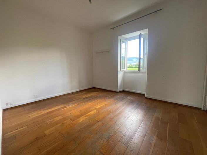 Image No.10-5 Bed House for sale