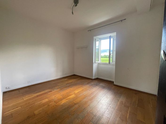 Image No.8-5 Bed House for sale