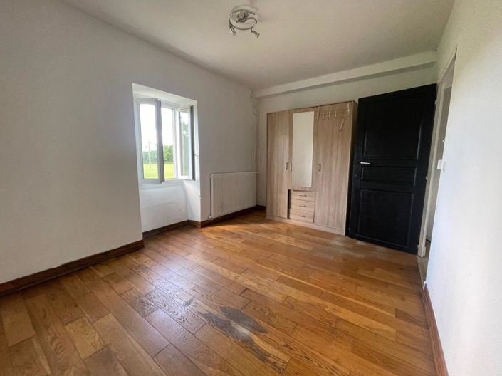 Image No.9-5 Bed House for sale