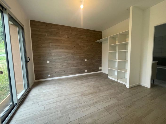 Image No.11-3 Bed House for sale