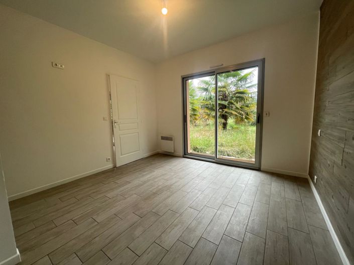 Image No.12-3 Bed House for sale