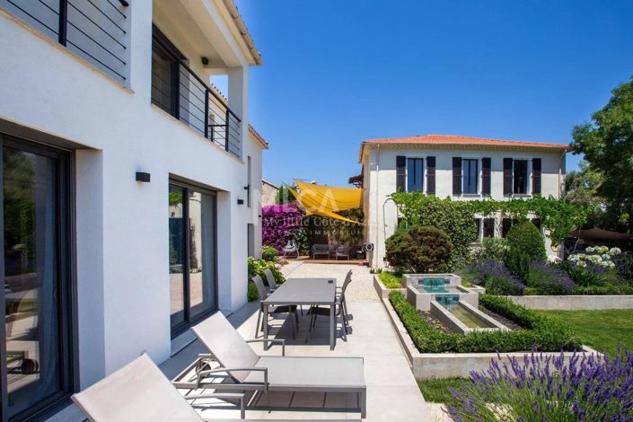 Image No.1-6 Bed House for sale