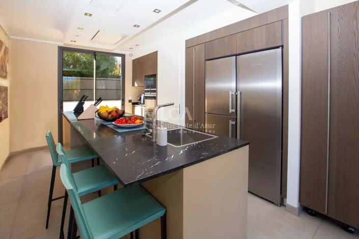 Image No.10-6 Bed House for sale