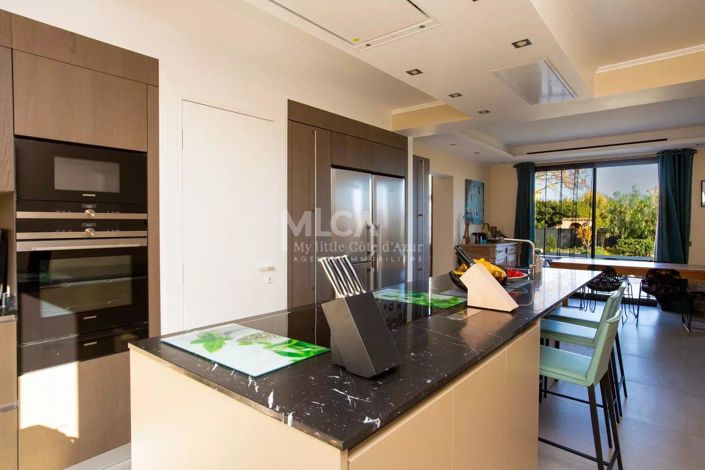 Image No.11-6 Bed House for sale