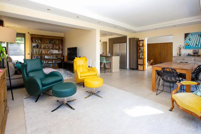 Image No.12-6 Bed House for sale