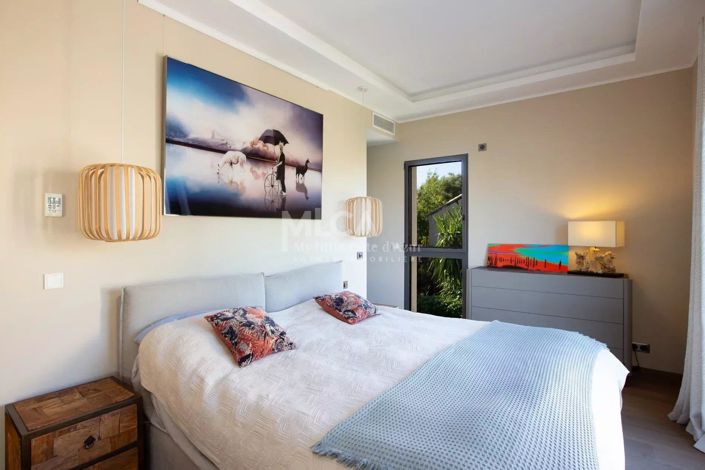 Image No.14-6 Bed House for sale