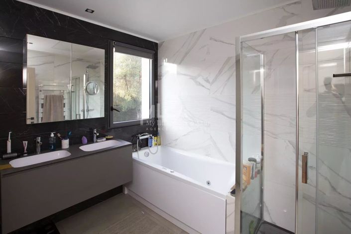 Image No.15-6 Bed House for sale