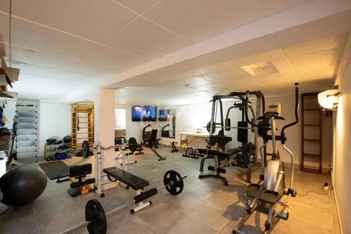 Image No.17-6 Bed House for sale