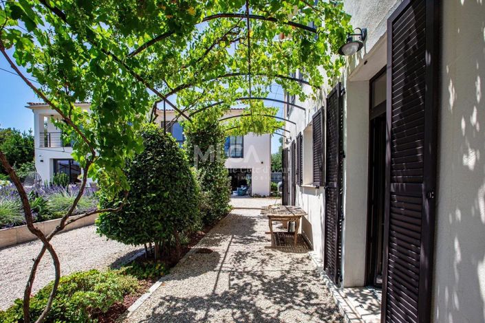 Image No.5-6 Bed House for sale