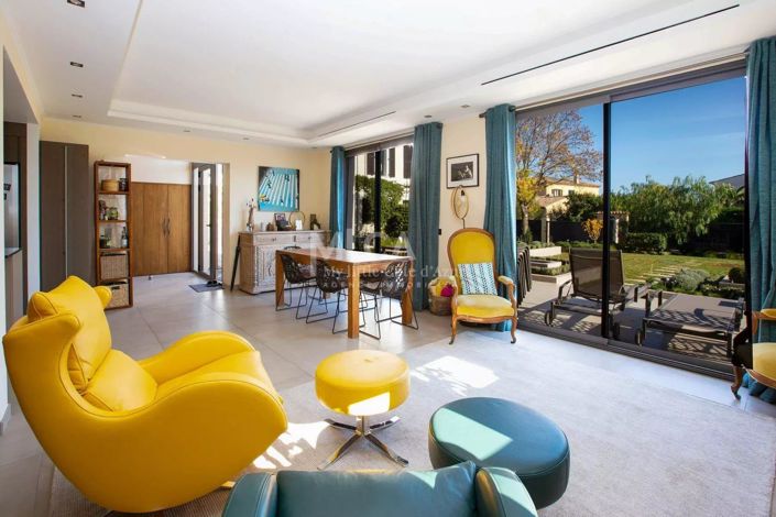 Image No.6-6 Bed House for sale