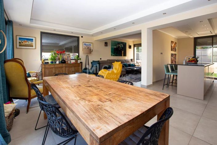 Image No.7-6 Bed House for sale