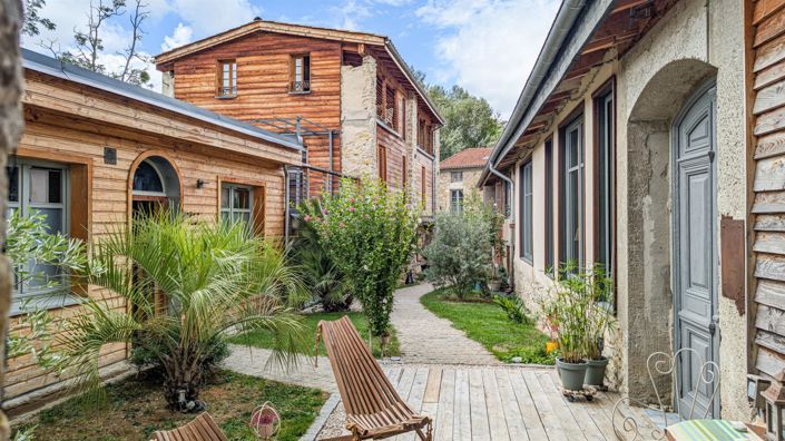 Image No.1-12 Bed House for sale