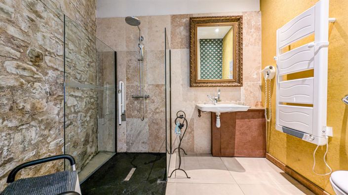 Image No.24-10 Bed House for sale