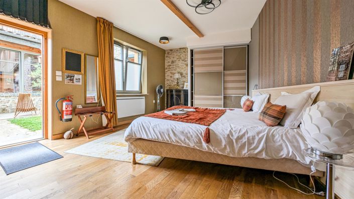 Image No.25-10 Bed House for sale