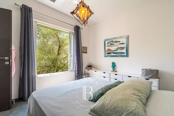 Image No.10-4 Bed House for sale