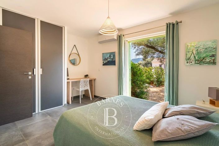 Image No.12-4 Bed House for sale