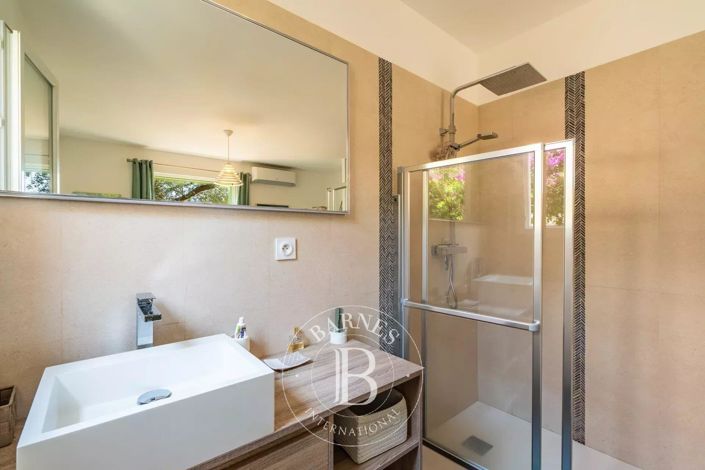 Image No.15-4 Bed House for sale