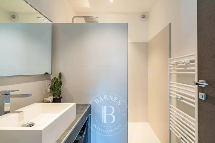 Image No.17-4 Bed House for sale