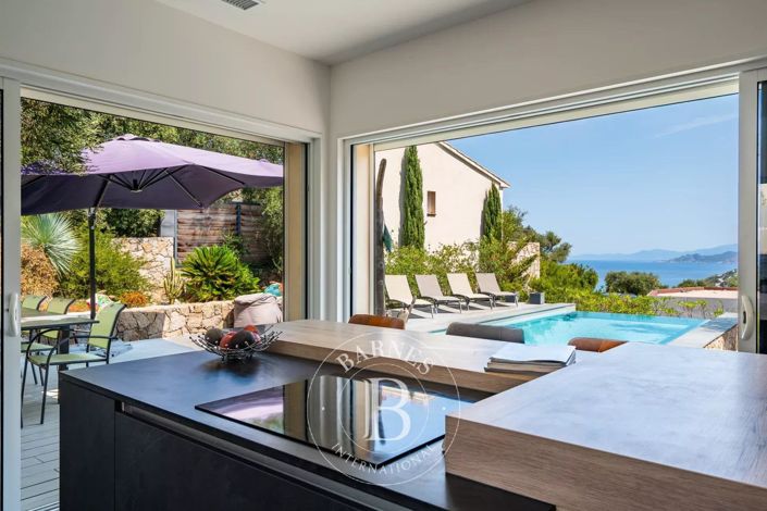 Image No.8-4 Bed House for sale