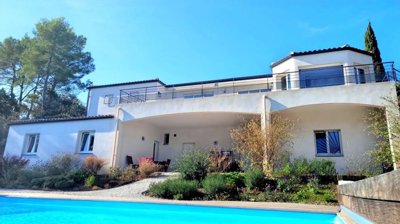 5 Bed House for sale