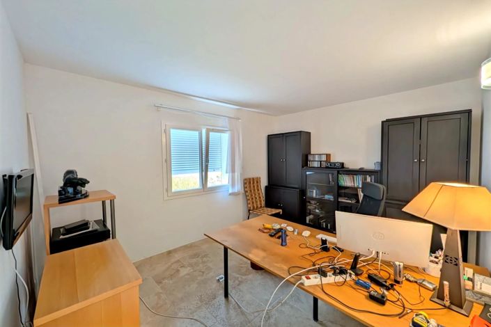 Image No.11-5 Bed House for sale