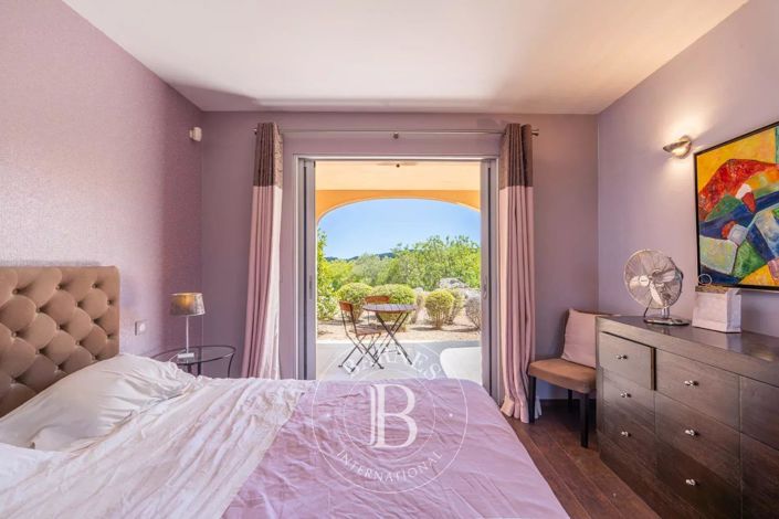 Image No.15-4 Bed House for sale