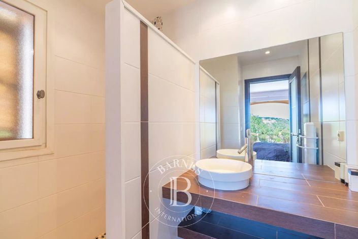 Image No.16-4 Bed House for sale