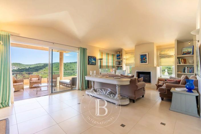 Image No.7-4 Bed House for sale