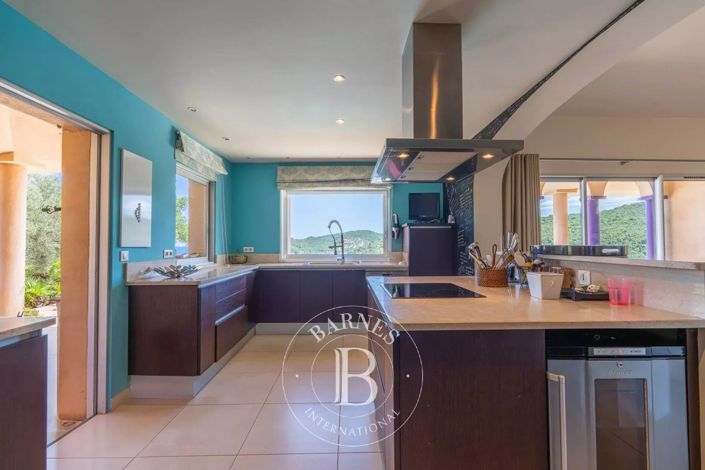 Image No.9-4 Bed House for sale