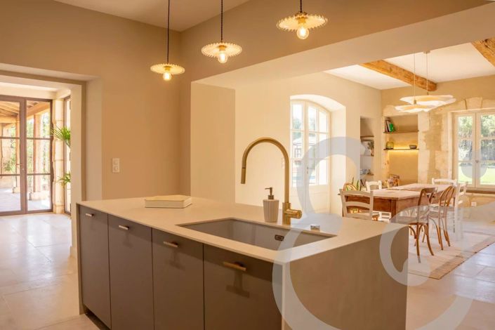 Image No.8-5 Bed House for sale