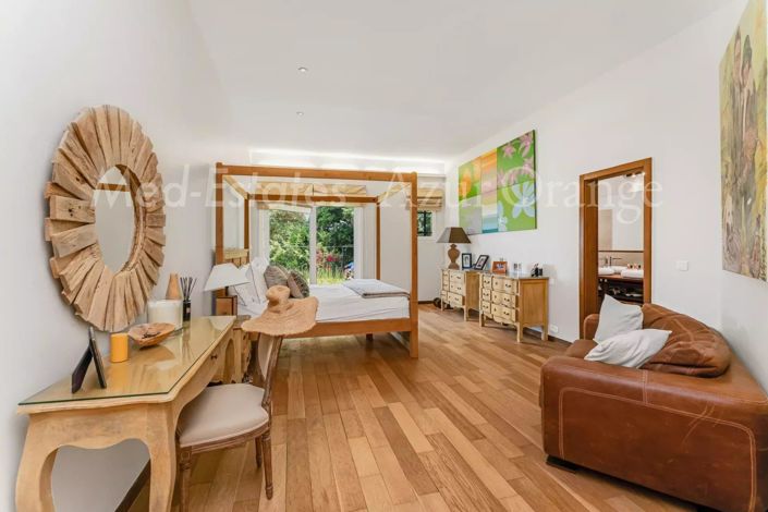 Image No.27-8 Bed House for sale