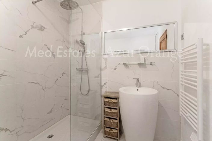 Image No.28-8 Bed House for sale