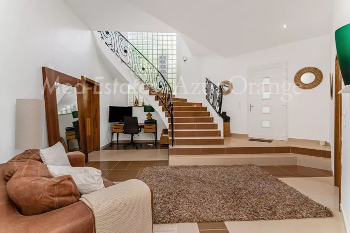 Image No.30-8 Bed House for sale