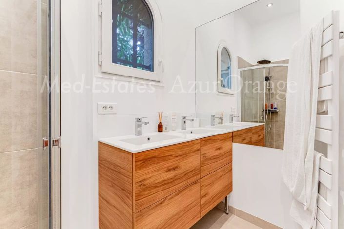 Image No.36-8 Bed House for sale