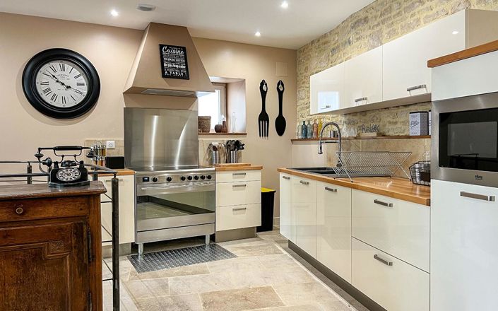 Image No.10-5 Bed Property for sale