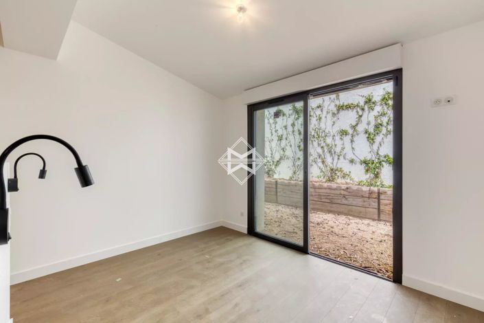 Image No.11-4 Bed House for sale