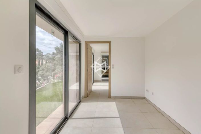 Image No.13-4 Bed House for sale