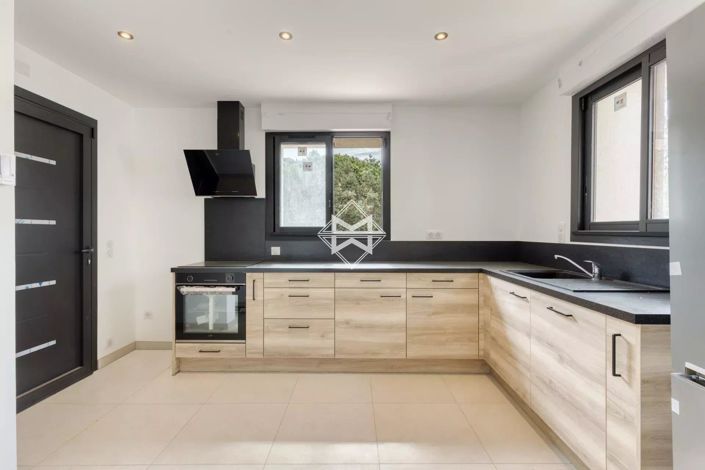 Image No.14-4 Bed House for sale