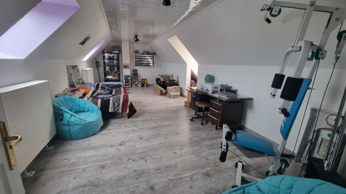 Image No.8-3 Bed House for sale