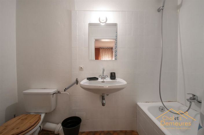 Image No.17-5 Bed House for sale