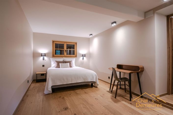 Image No.8-5 Bed House for sale