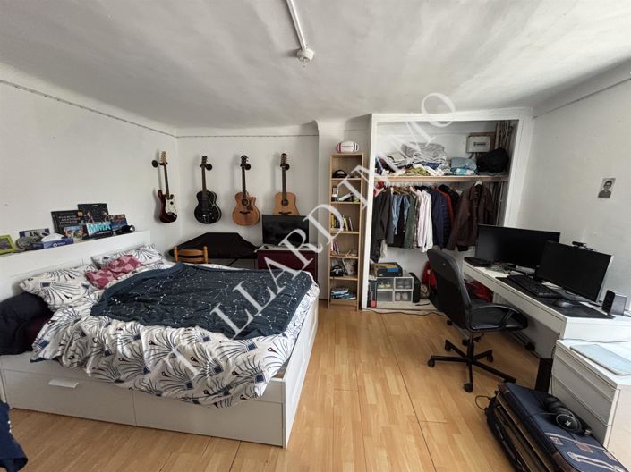 Image No.21-5 Bed House for sale