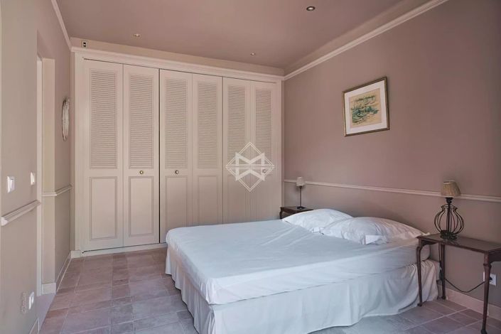 Image No.11-8 Bed House for sale