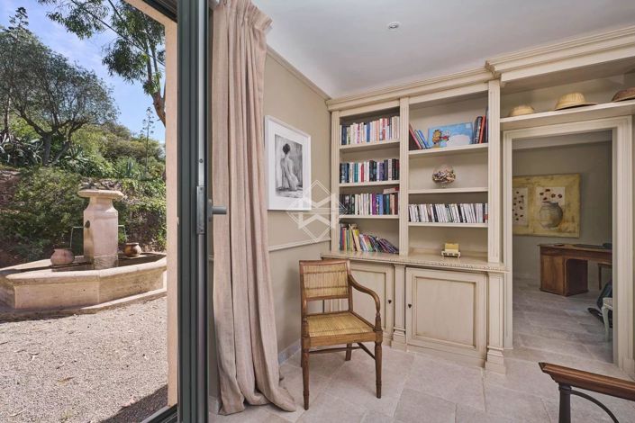 Image No.12-8 Bed House for sale