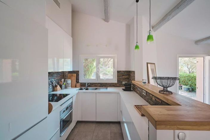 Image No.20-8 Bed House for sale