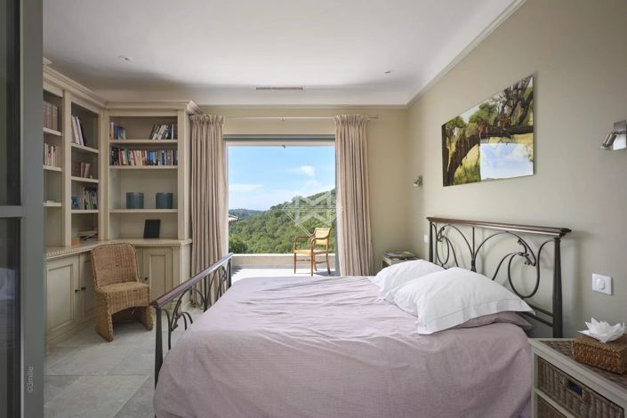 Image No.9-8 Bed House for sale