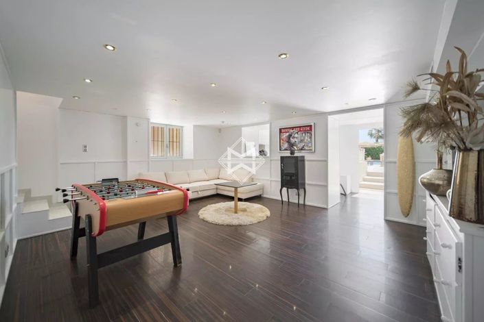 Image No.20-5 Bed House for sale